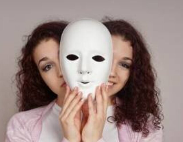 زندگی یا نمایش زندگی!؟