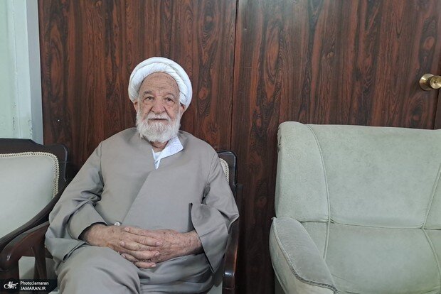 آیت الله مسعودی خمینی: عده‌ای به نام اسلام، انقلاب و ایران خرابکاری می‌کنند/ مخالفان ظریف، مخالف کل انقلاب‌اند