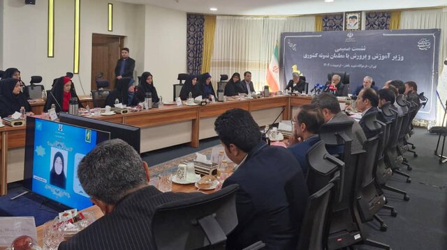 با دانش‌آموزان و معلمانی نیازمند مهارت روبه‌رو هستیم