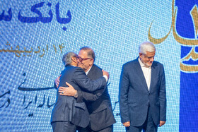 محمد رضا عارف، معاون اول رئیس جمهور و ولی‌الله سیف، رئیس سابق بانک مرکزی در مراسم گرامیداشت یکصد سالگی بانک سپه