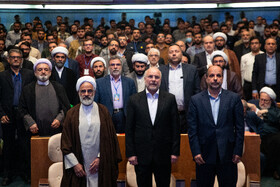 از راست- سردار محمدرضا حسنی آهنگر، رییس دانشگاه جامع امام حسین (ع)، محمدباقر قالیباف، رییس مجلس شورای اسلامی و حجت الاسلام عبدالله حاجی صادقی، نمایندهٔ ولی فقیه در سپاه پاسداران انقلاب اسلامی در همایش بین المللی علوم انسانی اسلامی