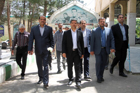 حضور مدیرکل هماهنگی امور استان های وزارت ورزش و سرپرست اداره کل ورزش و جوانان استان کرمانشاه بر مزار شهدا