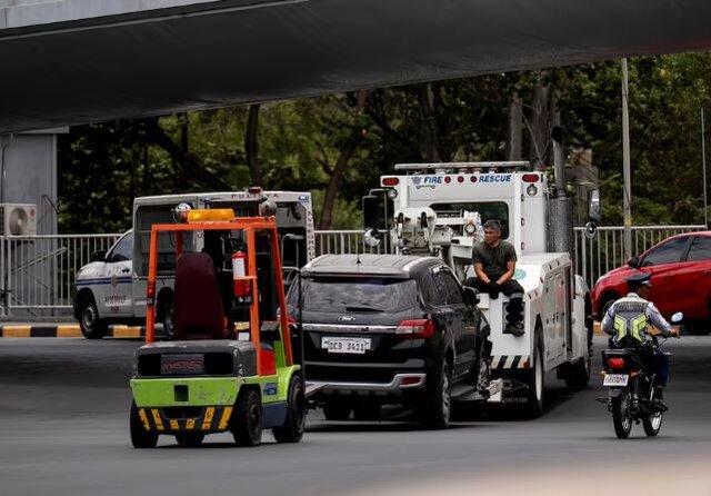 عکس: رویترز برخورد خودرو به ورودی ترمینال فرودگاه در فیلیپین؛ ۲ تن کشته شدند