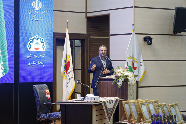 شوراهای اسلامی همپای دولت برای توسعه چهارمحال و بختیاری تلاش کنند