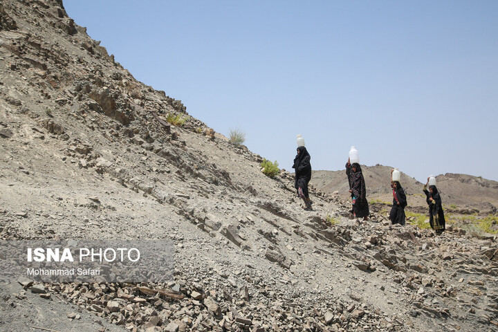 در حاشیه؛ عباس‌آباد، روستایی در سایهٔ توسعه