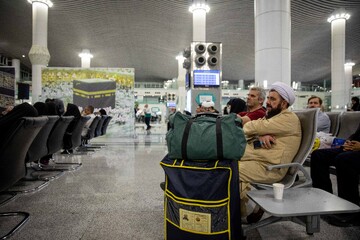بدرقه نخستین گروه از زائران حج ۱۴۰۴