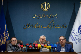 از راست مهدی اسماعیلی‌راد، معاون اجرایی نمایشگاه، محسن جوادی، معاون فرهنگی وزارت ارشاد و رئیس این دوره از نمایشگاه کتاب و ابراهیم حیدری، قائم‌مقام و سخنگوی نمایشگاه در نشست خبری نمایشگاه کتاب ۱۴۰۴