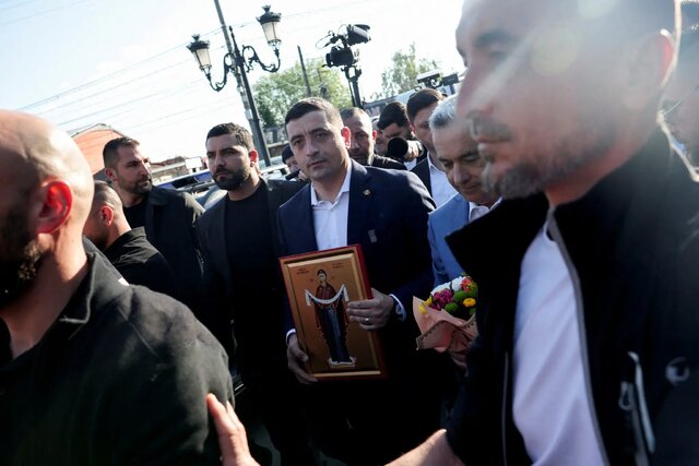 جورج سیمیون در میان هوادارانش پیشرو بودن کاندیدای مخالف کمک نظامی به اوکراین در دور اول انتخابات ریاست جمهوری رومانی