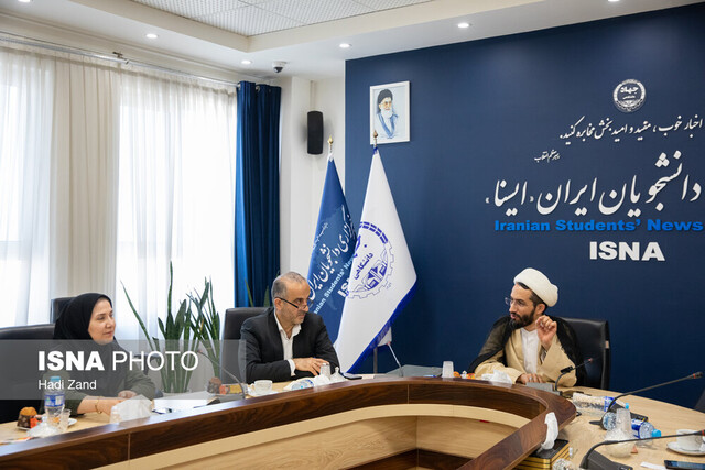 بازدید معاون وزیر آموزش و پرورش از ایران اکونومیست در هفته معلم