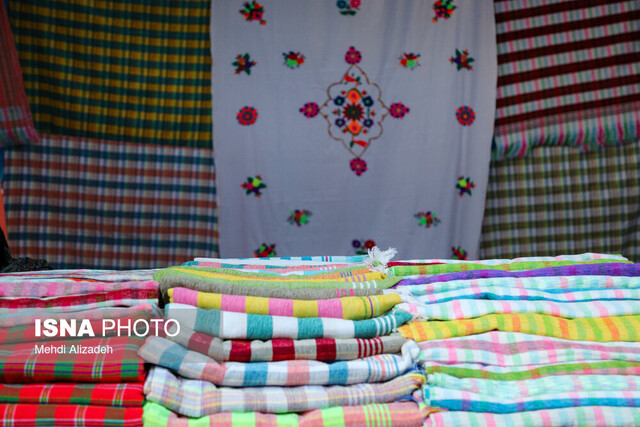 عکس تزئینی است نمایشگاه صنایع دستی کهک افتتاح شد