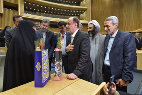 تقدیر از خانواده شهدا آموزش پرورش