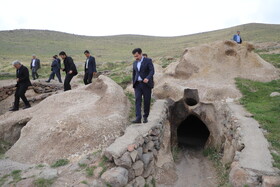 بازدید عبدالکریم حسین‌زاده، معاون رییس جمهور در امور توسعه روستایی و مناطق محروم کشور از پروژه های تاریخی و گردشگری روستای کندوان شهرستان اسکو