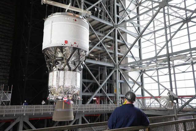 مونتاژ موشک ماه ناسا به رغم تلاش ترامپ برای لغو برنامه آن