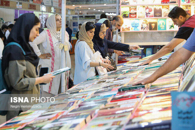 ثبت‌نام بن‌کارت نمایشگاه کتاب برای دانشجویان و طلاب آغاز شد