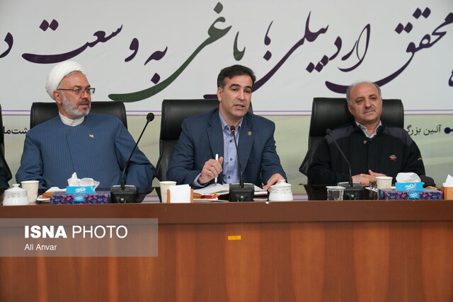 جایگاه دانشگاه بالاتر از همه نهادهاست/مرجعیت علمی اساتید نقش ویژه‌ای ایفا می‌کند