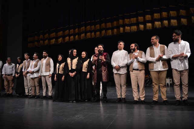 ظریف به تماشای تنبورنوازی گروه «نسل خلیل» نشست + ویدئو