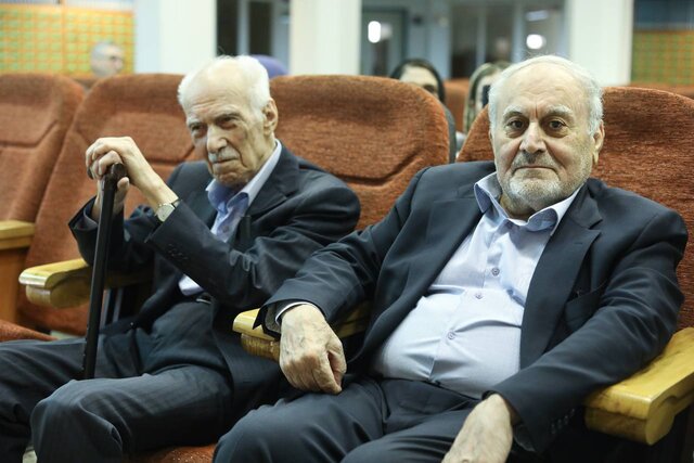 خوششانسیم که زبانمان فارسی است!