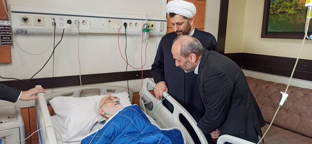 عیادت رئیس صداوسیما از آیتالله نوری همدانی عیادت رئیس صداوسیما از آیتالله نوری همدانی