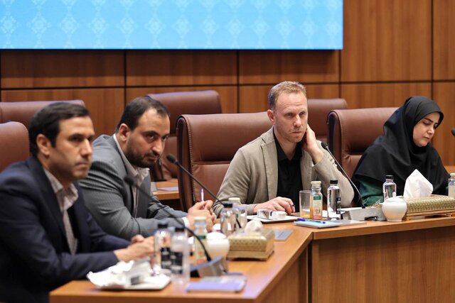 کمالوندی: برخورداری کامل از فناوری صلحآمیز هستهای، حق ایران است
