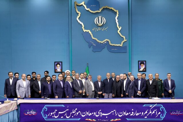 بسته خبری ایران اکونومیست از اخبار رئیسجمهور در ۲۴ ساعت گذشته