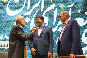 از ۲ تن از معلمان دوران تحصیل محمدعلی طالبی، استاندار نیز دعوت بدون اطلاع وی به عمل آمده بود تا در برنامه‌ای شگفتانه، دیدار معلم و شاگرد پس از ۳۴ سال تازه شود.