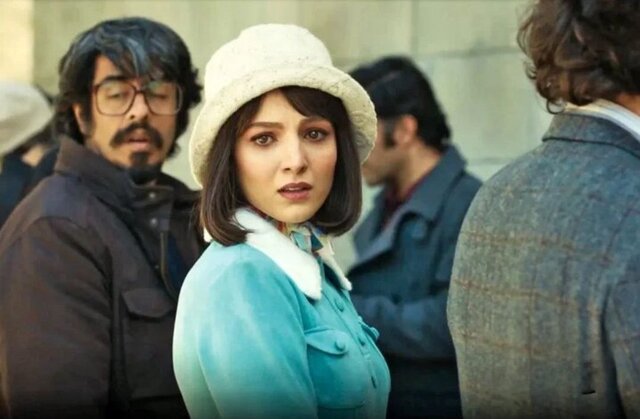 در سمت چپ تصویر پوریا شکیبایی در نقش نادر بازیگر «تاسیان» به تلویزیون میرود