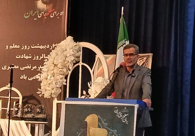 تجلیل از معلمان نمونه کرمانشاه