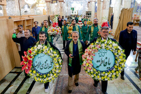 گل آرایی ضریح حضرت معصومه (س) به مناسبت ولادت امام رضا(ع)