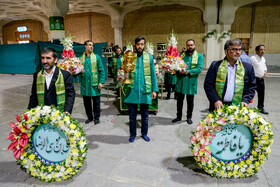 گل آرایی ضریح حضرت معصومه (س) به مناسبت ولادت امام رضا(ع)