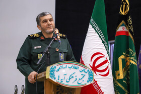 سخنرانی سید ضیاء الدین حزنی، معاون هماهنگ کننده قرارگاه محرومیت‌زدایی سپاه پاسدران در مراسم اهدا ۸۰۰۰ سری جهیزیه - مشهد