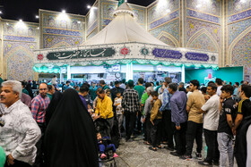 حال و هوای حرم مطهر رضوی در شب میلاد امام رضا علیه‌السلام