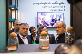 بازدید مسعود پزشکیان، رئیس‌جمهور و محسن پاک‌نژاد، وزیر نفت از بیست‌ونهمین نمایشگاه بین‌المللی نفت، گاز، پالایش و پتروشیمی