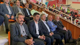 حضور استاندار اصفهان و علیرضا دبیر در سالن مسابقات جام تختی