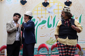 اجرای نمایش صحنه ای در مراسم استقبال از خادمین و پرچم متبرک حرم مطهر حضرت امام رضا(ع) در اهر