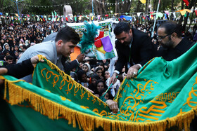 مراسم استقبال از خادمین و پرچم متبرک حرم مطهر حضرت امام رضا(ع) در اهر