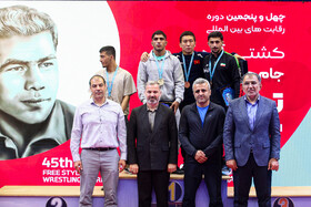 فینال روز اول رقابت های بین‌المللی کشتی آزاد جام جهان پهلوان تختی