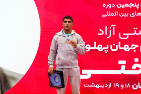 فینال روز اول رقابت های بین‌المللی کشتی آزاد جام جهان پهلوان تختی