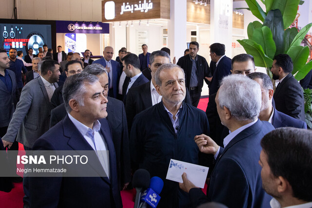 بازدید رئیس‌جمهور از بیست‌ونهمین نمایشگاه بین‌المللی نفت، گاز، پالایش و پتروشیمی