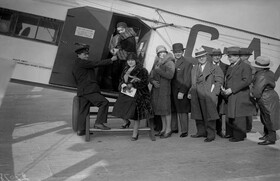 کمربندهایتان را ببندید و به ۱۰۰ سال قبل پرواز کنید!