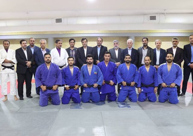 کارگران اعزامی به مسابقات جهانی یونان چه درخواستی از وزیر ورزش داشتند؟