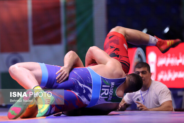 نظر دو داور ژوری درباره کشتی زارع و معصومی توضیحات ۲ داور ژوری درباره فیتوی معصومی/ زانوی زارع روی تشک بود و ۲ امتیاز داشت