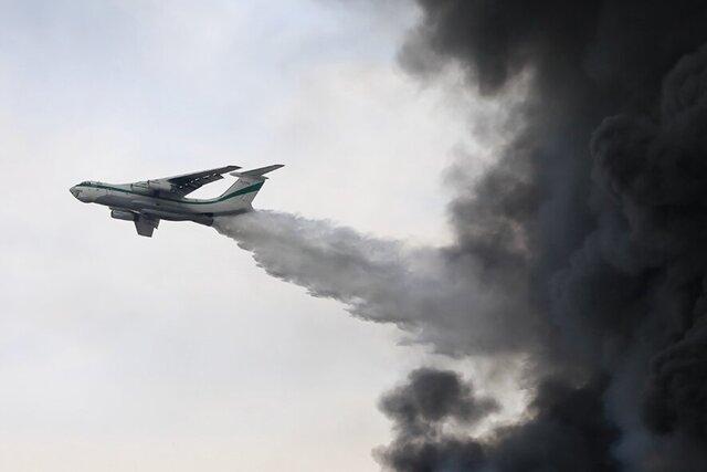 ویدئو/ خلبانی که بر آتش بندرعباس آب ریخت و بر سر مردم تهران گل ویدئو/ خلبانی که بر آتش بندرعباس آب ریخت و بر سر مردم تهران گل