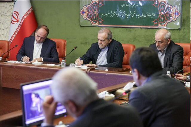 بسته خبری ایران اکونومیست از اخبار رئیسجمهور در ۲۴ ساعت گذشته