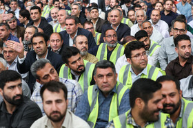 دیدار هزاران نفر از کارگران سراسر کشور با رهبر انقلاب