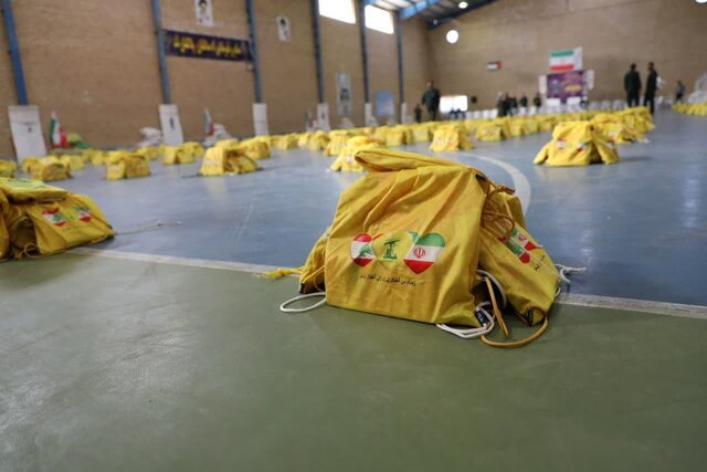 همدلی برای کودکان مقاومت با ارسال ۳۰ هزار بسته لوازمالتحریر از مهدیشهر