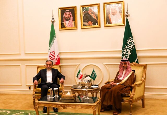 عراقچی و بن‌فرحان در جده رایزنی کردند