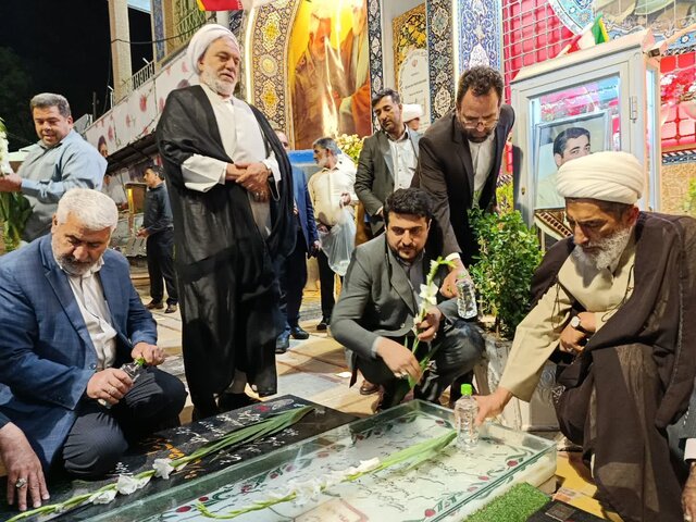 ادای احترام معاون قوه قضائیه به مقام شهید سلیمانی و شهدای حمله تروریستی کرمان