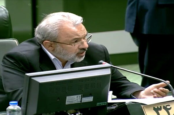 مقابله با نفوذ، مستلزم تعیین مجازات برای افرادی است که با دشمن همکاری می‌کنند