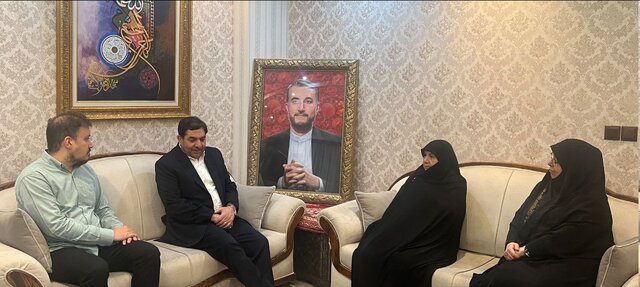 دیدار مشاور و دستیار رهبری انقلاب با خانواده شهید امیرعبداللهیان
