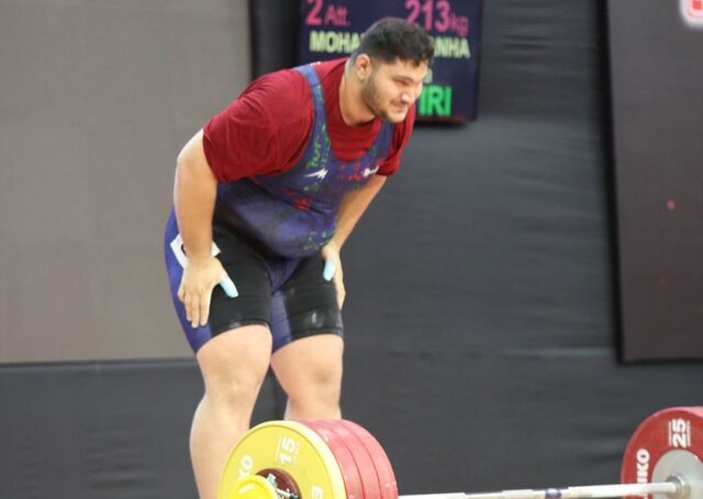 قویترین وزنهبردار جوان جهان: حرکت دستم کنایه به داوران بود/ کیف میکنم کنار سهراب مرادیام